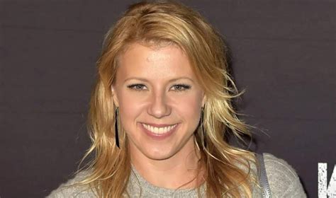 jodie sweetin boobs|Jodie Sweetin’s Measurements: Bra Size, Height, Weight and More